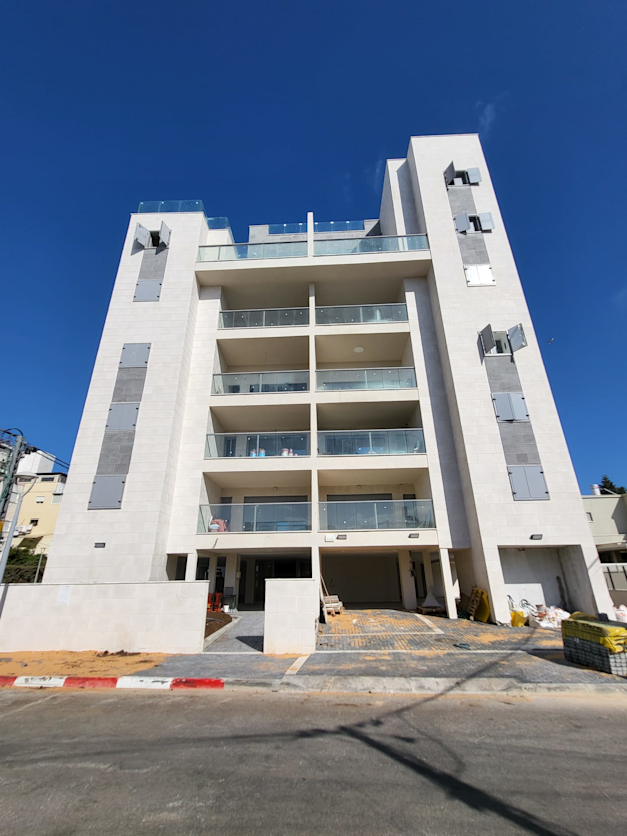 הפנטהאוז ברחוב סוקולוב 29 בנהריה. נוף פתוח לים / צילום: עירית מרום
