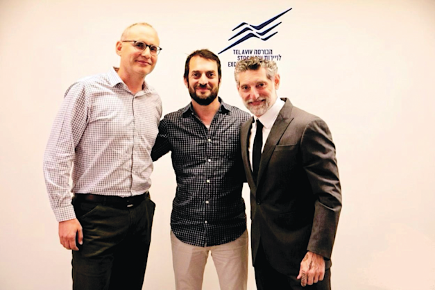 אסף גרניט ותמיר מנדובסקי שהרצו באירוע, עם מנכ''ל הבורסה איתי בן זאב / צילום: ורד פרקש