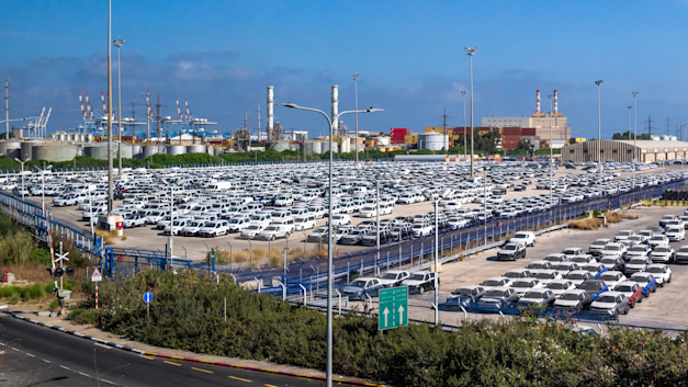 רכבים חדשים במגרש, עכשיו בהנחות / צילום: Shutterstock