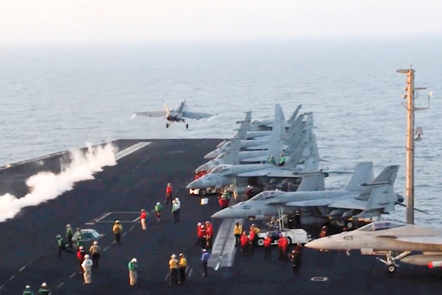 מטוסי צי ארה''ב בים האדום, לקראת תקיפת החות'ים בתימן (מרץ 2025) / צילום: ap, U.S. Navy מטוסי צי ארה''ב בים האדום, לקראת תקיפת החות'ים בתימן (מרץ 2025) / צילום: ap, U.S. Navy