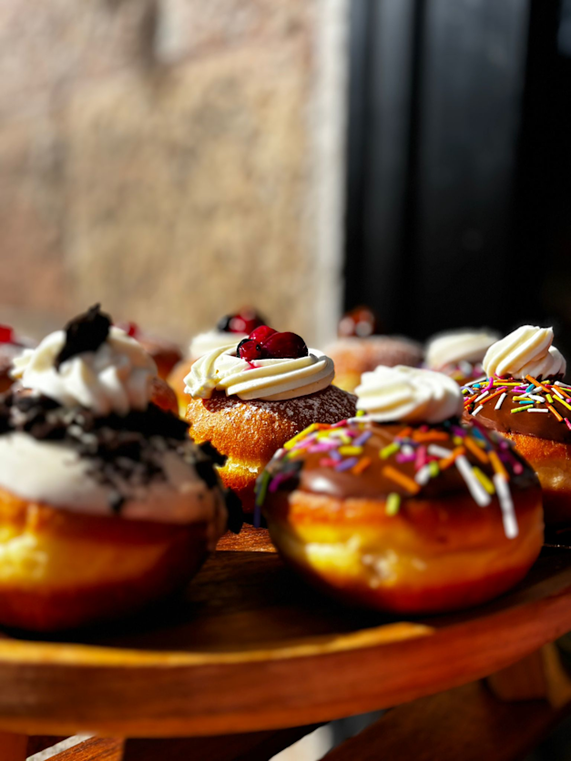 סופגניות בבלונדי גריל צ'יז / צילום: נועה גולדשמיט