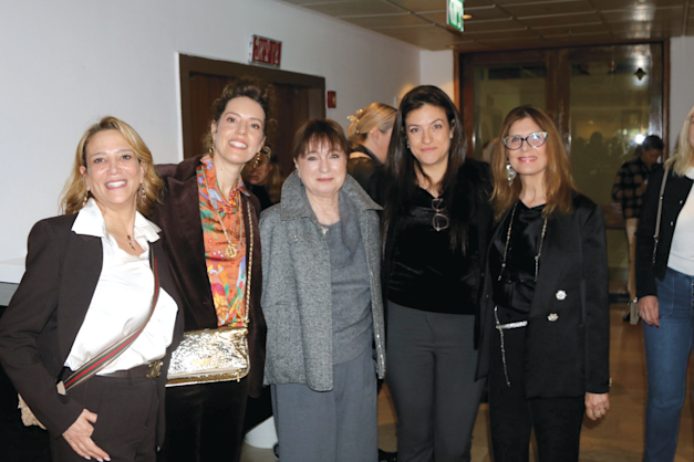 מוזיאון ת''א. 200 נשים בכירות התכנסו סביב התערוכה של ג'ודי שיקדו ''לו נשים היו שולטות בעולם'' / צילום: יונתן ון ניקרק מוזיאון ת''א. 200 נשים בכירות התכנסו סביב התערוכה של ג'ודי שיקדו ''לו נשים היו שולטות בעולם'' / צילום: יונתן ון ניקרק