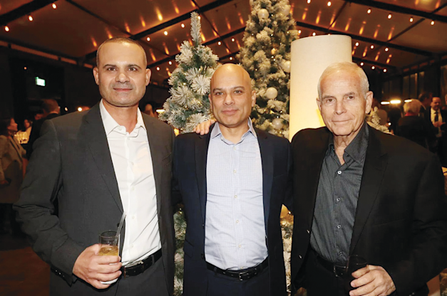 יו''ר החברה רפי ביסקר, מנכ''ל בנק הפועלים ידין ענתבי, ומנכ''ל BST אליאס טנוס / צילום: רפי דלויה