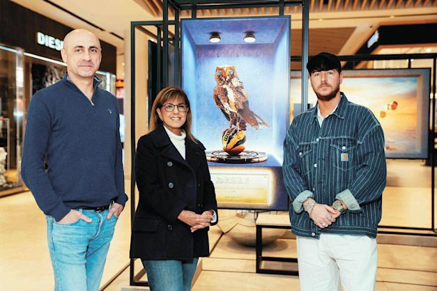 האמן טומי כהן, יו''ר מליסרון, ליאורה עופר ודויד בן משה, מנכ''ל הקניון / צילום: אייל אפרתי