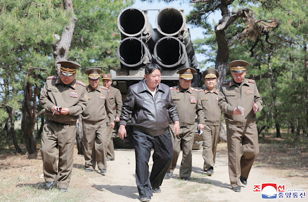 קים ג'ונג־און במסר למערב: לא נהיה ונצואלה / צילום: Reuters, KCNA קים ג'ונג־און במסר למערב: לא נהיה ונצואלה / צילום: Reuters, KCNA