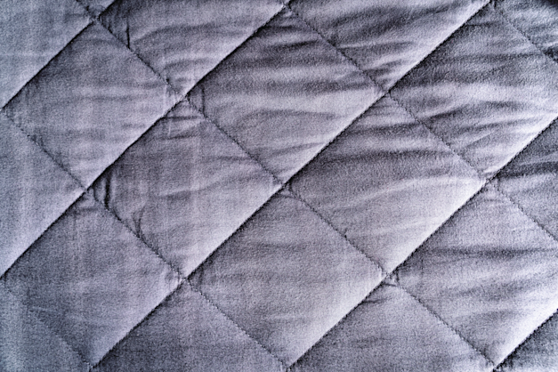 שמיכה כבדה להרגעה / צילום: Shutterstock