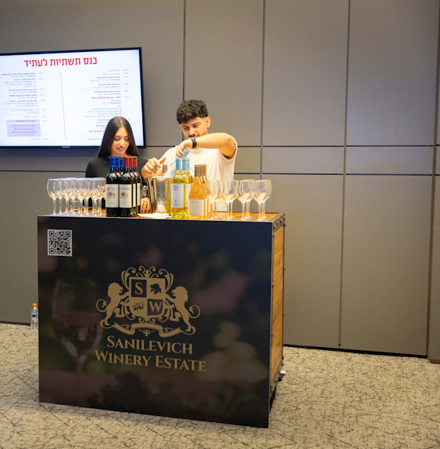 היין שחולק באירוע / צילום: כפיר זיו היין שחולק באירוע / צילום: כפיר זיו