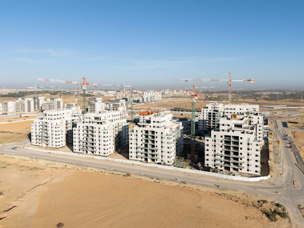 בנייה באופקים / צילום: eyal tager בנייה באופקים / צילום: eyal tager