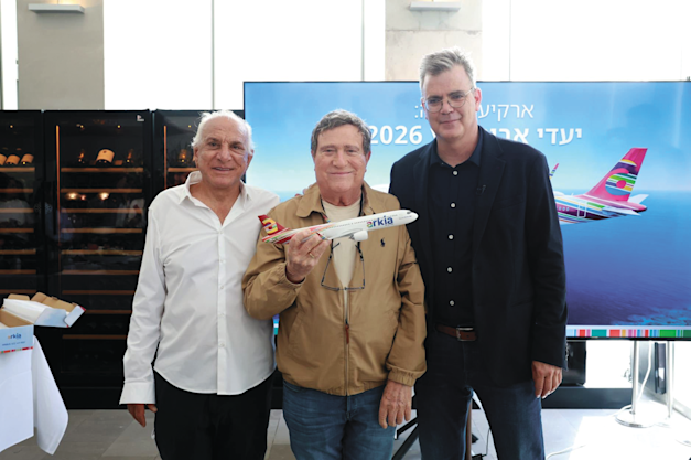 המנכ''ל עוז ברלוביץ', יהורם גאון, ואבי נקש, מבעלי ארקיע / צילום: דנה קופל המנכ''ל עוז ברלוביץ', יהורם גאון, ואבי נקש, מבעלי ארקיע / צילום: דנה קופל