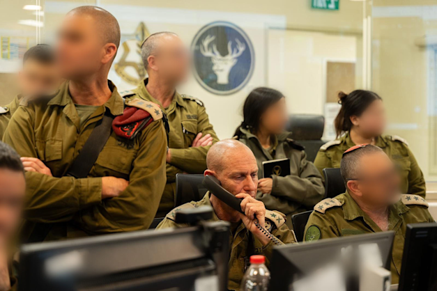 מפקד פיקוד הצפון, האלוף רפי מילוא, בדיון לאחר הירי של חיזבאללה / צילום: דובר צה''ל