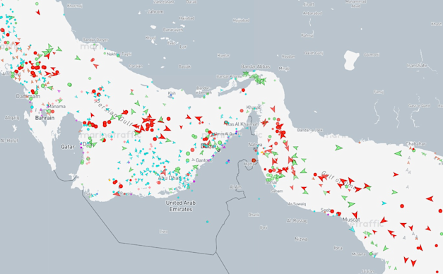 מפרץ הורמוז. מכליות נפט מתגודדות משני צידי המפרץ אך לא עוברות בו / צילום: MARINETRAFFIC