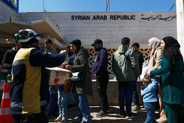 פליטים סורים ששהו בלבנון חוזרים לארצם / צילום: ap, Omar Sanadiki פליטים סורים ששהו בלבנון חוזרים לארצם / צילום: ap, Omar Sanadiki