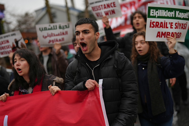 הפגנה נגד ישראל באיסטנבול / צילום: ap, Francisco Seco הפגנה נגד ישראל באיסטנבול / צילום: ap, Francisco Seco