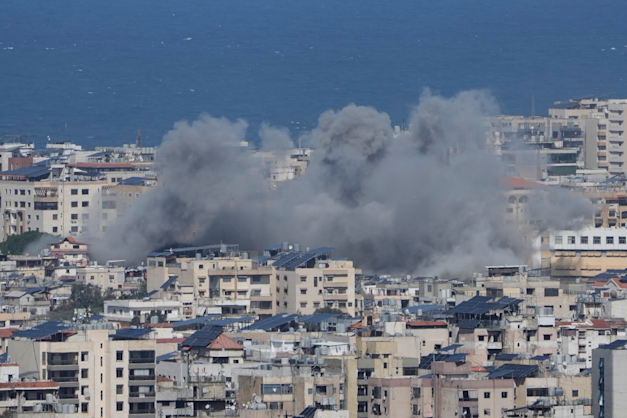תקיפה ישראלית בביירות / צילום: ap, Bilal Hussein תקיפה ישראלית בביירות / צילום: ap, Bilal Hussein