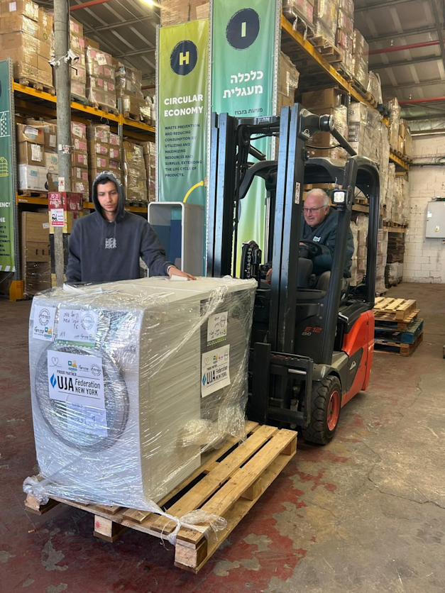 המרכז הלוגיסטי בקיבוץ משמרות / צילום: עמותת "שינוע חברתי" המרכז הלוגיסטי בקיבוץ משמרות / צילום: עמותת "שינוע חברתי"