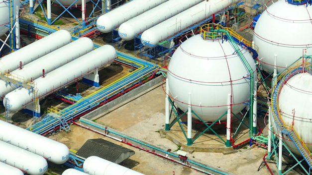 ''האחסון מורכב, יש רזרבות רק לכמה שבועות''. מתקן לאחסון גז טבעי מונזל / צילום: Shutterstock