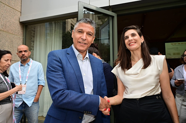 ליטל וקסלר מכאל ומשה לארי מנכ''ל מזרחי טפחות / צילום: כדיה לוי ליטל וקסלר מכאל ומשה לארי מנכ''ל מזרחי טפחות / צילום: כדיה לוי