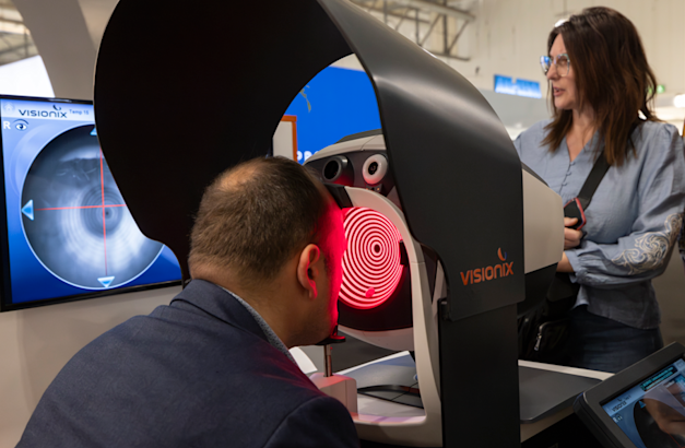 מכשיר של ויזיוניקס לבדיקת העיניים / צילום: Visionix
