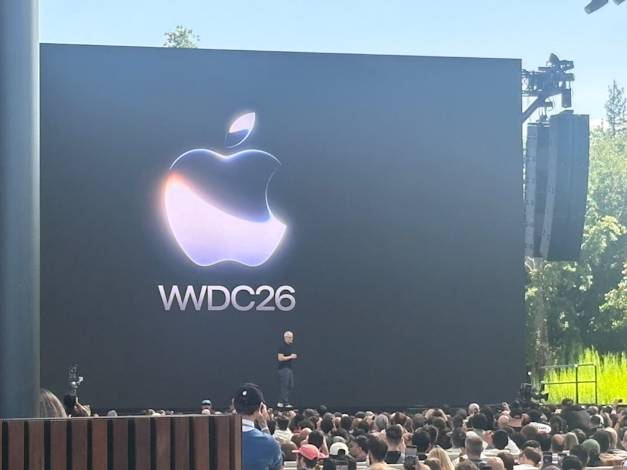 טים קוק , מנכ''ל אפל, על במת כנס WWDC / צילום: מיטל וייזברג