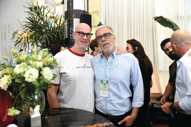 מנכ''ל ויו''ר פובליסיס ישראל, יוסי לובטון, ועמית ינאי מהחברה המרכזית למשקאות / צילום: הילה אייזינגר מנכ''ל ויו''ר פובליסיס ישראל, יוסי לובטון, ועמית ינאי מהחברה המרכזית למשקאות / צילום: הילה אייזינגר