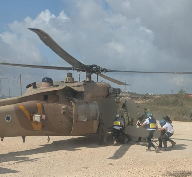 מזירת הפיגוע בחוות גלעד פונו באופן מוסק למחלקה לרפואה דחופה באיכילוב שני פצועים עם פציעות ירי / צילום: דוברות מד''א מזירת הפיגוע בחוות גלעד פונו באופן מוסק למחלקה לרפואה דחופה באיכילוב שני פצועים עם פציעות ירי / צילום: דוברות מד''א