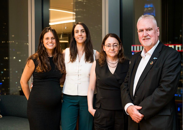 מייק הייס (KPMG), ד''ר רות דגן (הרצוג), הדס מישלי נצר (KPMG) ושרון ברויד גולדברג (מרכז אריסון) / צילום: KPMG מייק הייס (KPMG), ד''ר רות דגן (הרצוג), הדס מישלי נצר (KPMG) ושרון ברויד גולדברג (מרכז אריסון) / צילום: KPMG