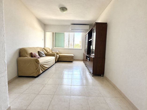 הדירה ברחוב נחום בשכונת רמת ידין בנתניה / צילום: יוסי באביל הדירה ברחוב נחום בשכונת רמת ידין בנתניה / צילום: יוסי באביל