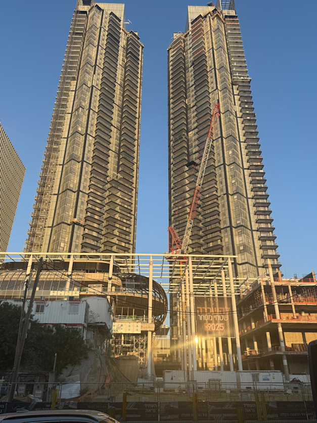 מגדלי DUO של אפריקה ישראל. 138 דירות לא מכורות, נכון למחצית הראשונה של 2026 / צילום: בר לביא