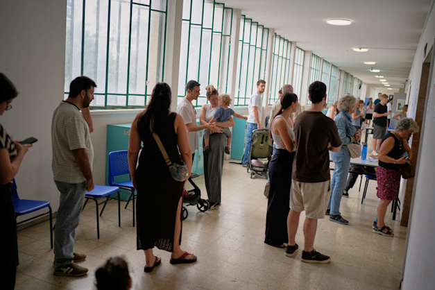 תור לקלפי בתל אביב, אתמול / צילום: ap, David Goldman תור לקלפי בתל אביב, אתמול / צילום: ap, David Goldman