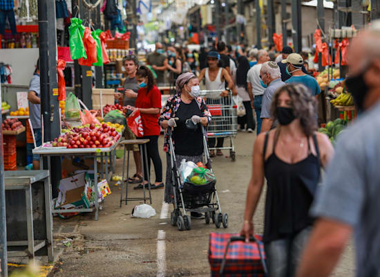 עושים שוק. גם מזג האוויר אשם / צילום: שלומי יוסף