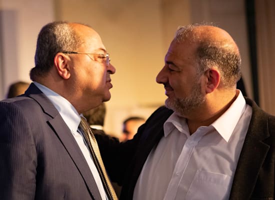 מנסור עבאס (רע''ם) ואחמד טיבי (חד''ש־תע''ל) / צילום: גיל אליהו-סוכנות ג'יני מנסור עבאס (רע''ם) ואחמד טיבי (חד''ש־תע''ל) / צילום: גיל אליהו-סוכנות ג'יני