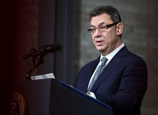 אלברט בורלא, פייזר. יגיע לארץ בשבוע הבא / צילום: Reuters, TOM BRENNER אלברט בורלא, פייזר. יגיע לארץ בשבוע הבא / צילום: Reuters, TOM BRENNER