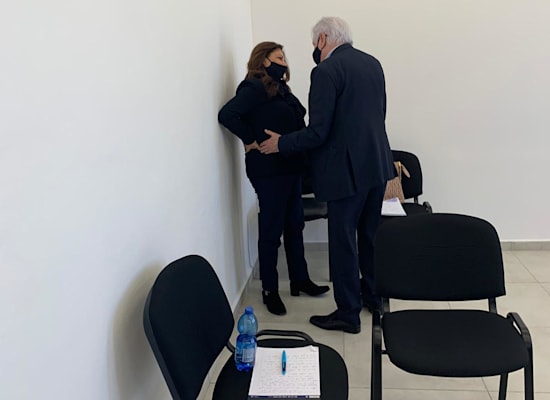 שאול ואיריס אלוביץ' בבית המשפט / צילום: ניצן שפיר שאול ואיריס אלוביץ' בבית המשפט / צילום: ניצן שפיר