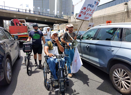 מפגינים חוסמים את נתבי איילון בתל אביב / צילום: איל יצהר