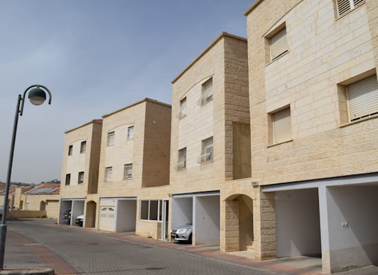 רחוב האלמוג 105, מעלה אדומים / צילום: בר - אל רחוב האלמוג 105, מעלה אדומים / צילום: בר - אל