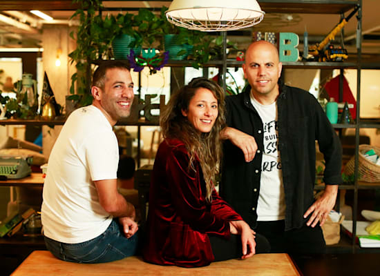 מייסדי האניבוק עוז אלון (מימין), נעמה אלון ודרור שמעוני / צילום: האניבוק מייסדי האניבוק עוז אלון (מימין), נעמה אלון ודרור שמעוני / צילום: האניבוק