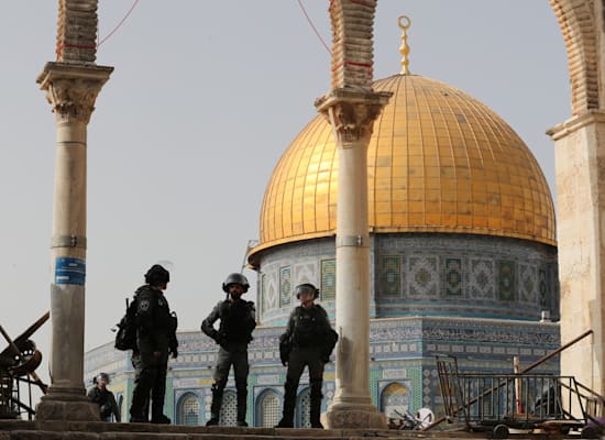 כוחות הביטחון בהר הבית הבוקר / צילום: Reuters, Ammar Awad כוחות הביטחון בהר הבית הבוקר / צילום: Reuters, Ammar Awad