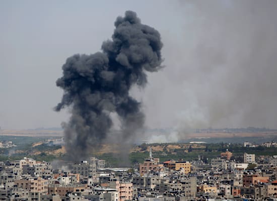 חיל האוויר תוקף בעזה בתקופה על מטחי הרקטות על ישראל / צילום: Associated Press, Hatem Moussa חיל האוויר תוקף בעזה בתקופה על מטחי הרקטות על ישראל / צילום: Associated Press, Hatem Moussa