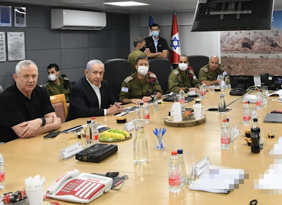 הערכת מצב בישיבה בפיקוד דרום / צילום: אריאל חרמוני, משרד הבטחון הערכת מצב בישיבה בפיקוד דרום / צילום: אריאל חרמוני, משרד הבטחון