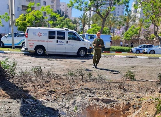 זירת הנפילה באשדוד / צילום: דוברות מד"א