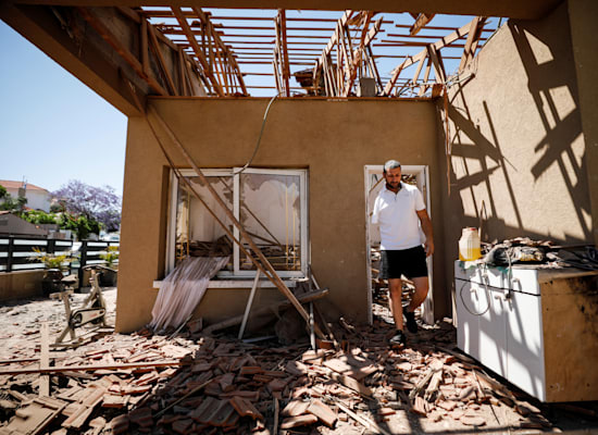 בניין הרוס בשדרות, מאי 2021 / צילום: Reuters, Ariel Schalit בניין הרוס בשדרות, מאי 2021 / צילום: Reuters, Ariel Schalit
