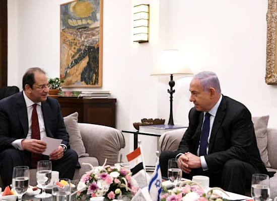 נתניהו בפגישה עם ראש המודיעין הכללי המצרי עבאס כאמל / צילום: עמוס בן גרשום, לע"מ נתניהו בפגישה עם ראש המודיעין הכללי המצרי עבאס כאמל / צילום: עמוס בן גרשום, לע"מ