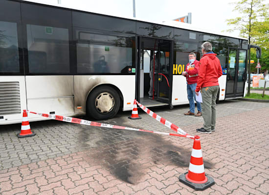 אוטובוס שהוסב לעמדת בדיקות קורונה מהירות בהמבורג / צילום: Reuters, imago images/Andre Lenthe