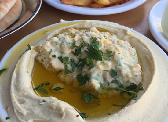 חומוס אבו שאקר / צילום: שלום יקוטיאלי חומוס אבו שאקר / צילום: שלום יקוטיאלי