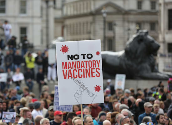 הפגנת מתנגדי חיסונים בלונדון / צילום: Shutterstock