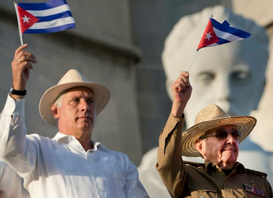 נשיא קובה מיגל דיאז קאנל (משמאל) / צילום: Associated Press, Ramon Espinosa נשיא קובה מיגל דיאז קאנל (משמאל) / צילום: Associated Press, Ramon Espinosa
