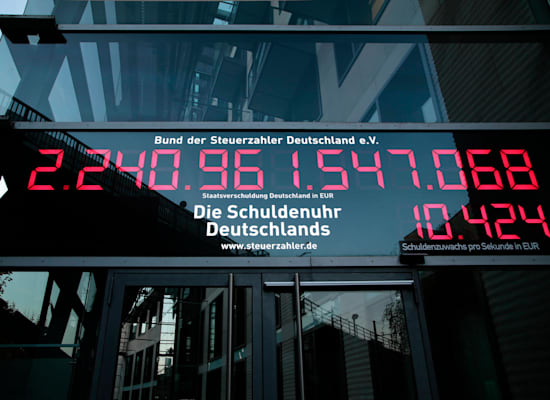 שעון החוב הלאומי של גרמניה בברלין, 2020 / צילום: Reuters, Reiner Zensen שעון החוב הלאומי של גרמניה בברלין, 2020 / צילום: Reuters, Reiner Zensen