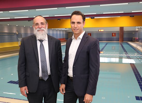עמוס פם, מנכ''ל רקיט (מימין), וקלמן סמואלס, מייסד עמותת שלוה / צילום: רפי דלויה עמוס פם, מנכ''ל רקיט (מימין), וקלמן סמואלס, מייסד עמותת שלוה / צילום: רפי דלויה