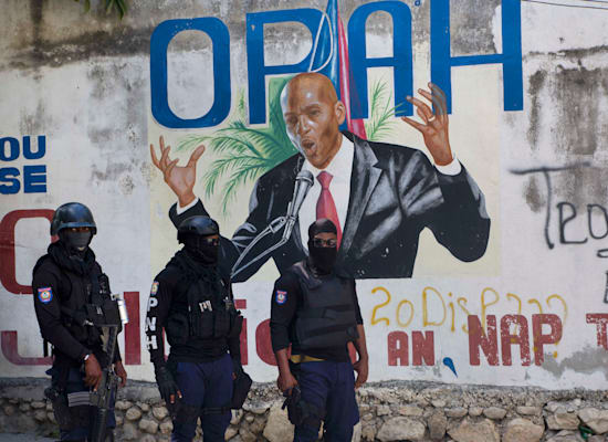 ציור קיר של נשיא האיטי ז'ובנל מואיז / צילום: Associated Press, Joseph Odelyn ציור קיר של נשיא האיטי ז'ובנל מואיז / צילום: Associated Press, Joseph Odelyn