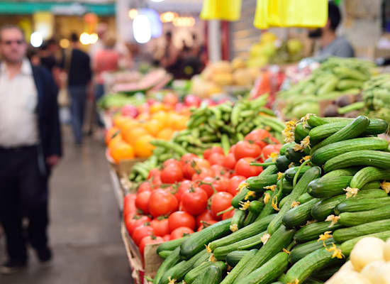 מחלקת הירקות בסופר בירושלים / צילום: Shutterstock